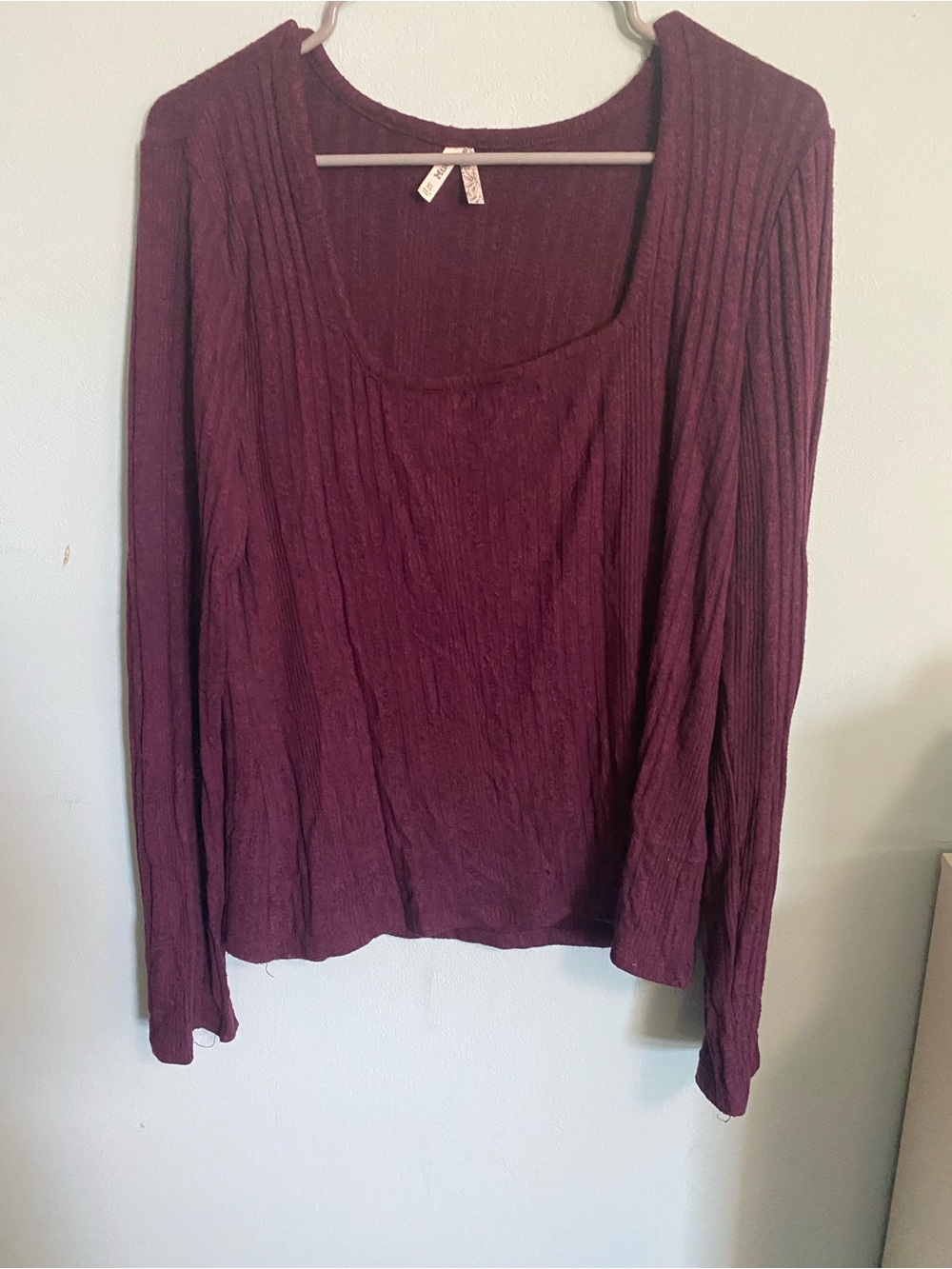 Mudd Women's Long Sleeve Scoop Neck Top - Wine